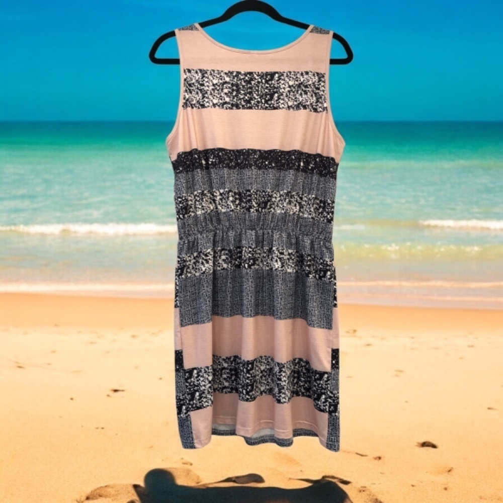 Women’s Sleeveless Striped Printed Dress - Picture 4 of 7